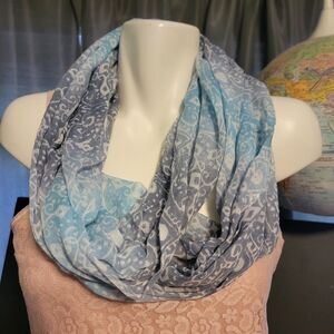 Chaps Blue White Medallion Print Infinity Loop Scarf Ombre Boho Lightweight NWT